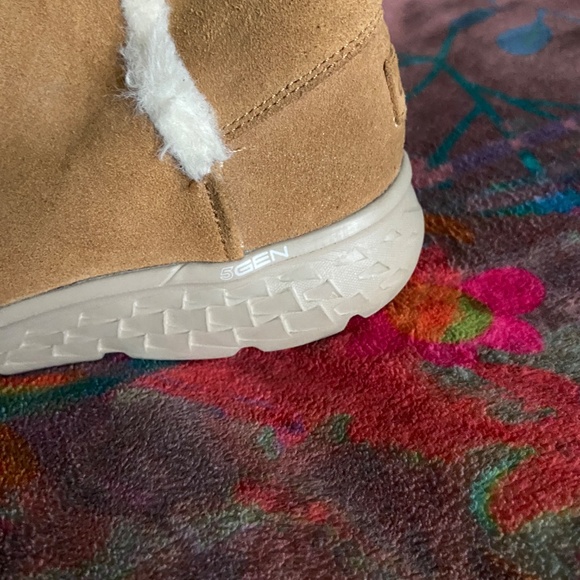 Skechers YogaMat Insole Pull-On Ankle Boots Tan Suede Faux Fur Lined Size 9 - Picture 4 of 8